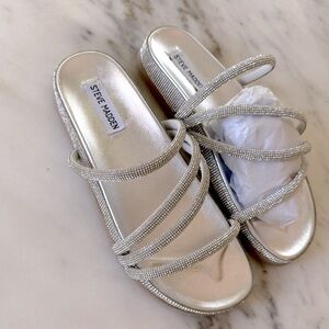 NWT Steve Madden Women’s Size 8 Sandals with Rhinestone Details